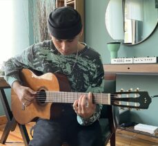 Genç müzisyen Onur, yaptığı eserlerle müzik dünyasında yeni bir tür oluşturmak istiyor