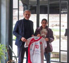 Genç sporcu Merve Akpınar'dan Türkiye Hentbol Federasyonu'na ziyaret