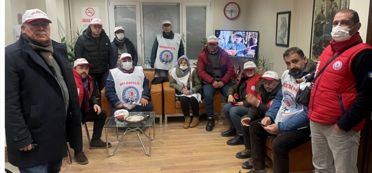 Grevdeki işçiler, CHP Bakırköy İlçe Başkanlığında ''bekleme eylemi'' başlattı