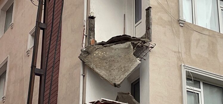 Güngören'de balkonu çöken bina boşaltıldı