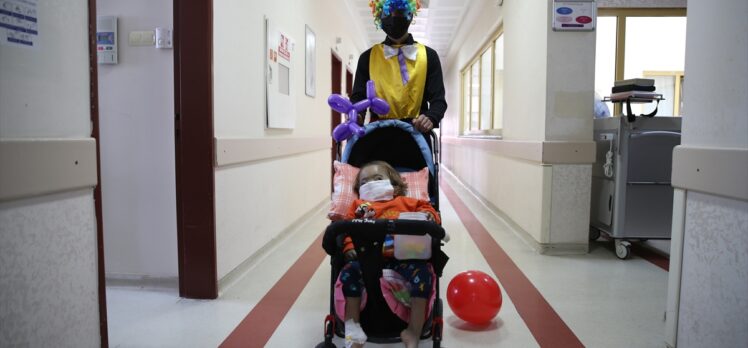 Hatay'da hastanede tedavi gören çocuklar için yılbaşı eğlencesi düzenlendi
