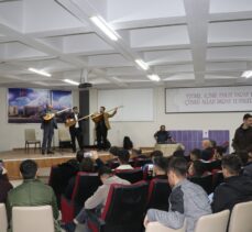 Iğdır'da üniversite öğrencilerine halk ozanlarından moral konseri