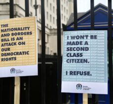 İngiltere'de başbakanlık konutu önünde “mülteci karşıtı yasa tasarısı” protesto edildi