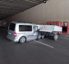Isparta'da otomobilin kamyonete çarptığı kazada 2 kişi yaralandı