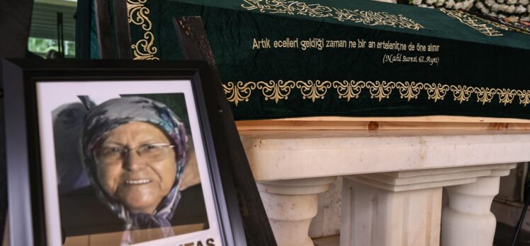 İstanbul Emniyet Müdürü Zafer Aktaş'ın vefat eden annesi, İzmir'de toprağa verildi