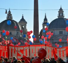 İtalya'da işçi sendikaları hükümetin bütçe planını protesto etti