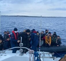 İzmir açıklarında 229 düzensiz göçmen kurtarıldı