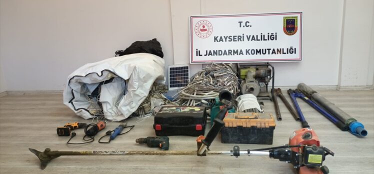 Kayseri'de aydınlatılan faili meçhul 9 hırsızlık olayının 3 zanlısı tutuklandı