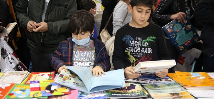 Kayseri'de fuarda toplanan kitaplar köy okullarına gönderilecek