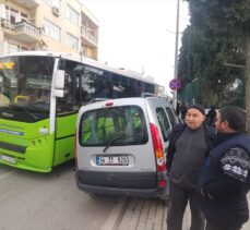 Kocaeli'de özel halk midibüsünün çarptığı 3 yaya yaralandı