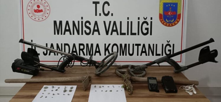 Manisa'da kaçak kazı yapan 2 kişi yakalandı