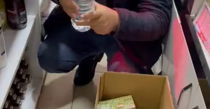 Manisa’da su şişelerine doldurulmuş 78 litre sahte içki ele geçirildi