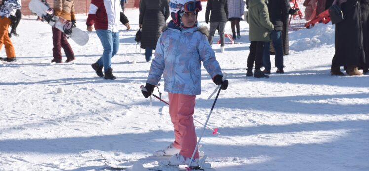 Palandöken'de kayak sezonunun açılmasıyla pistler dolup taştı