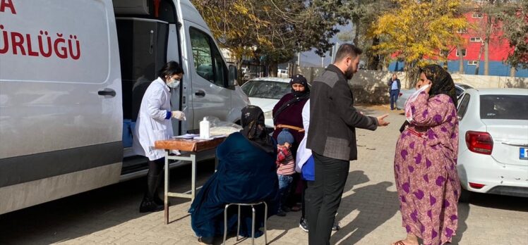 Şanlıurfa'da mobil ekipler hasta ve yaşlılara aşılarını yapıyor