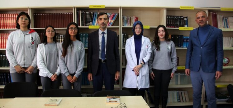 Sivas'ta lise öğrencileri görme engelliler için “kitaplara ses verdi”