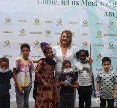 Türk sanatçı, Nijerya'daki çocuklara konser verdi
