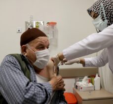 Yerli Kovid-19 aşısı Kayseri Şehir Hastanesinde uygulanmaya başlandı