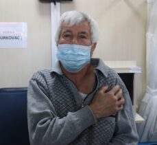 Yerli Kovid-19 aşısı TURKOVAC İzmir'de uygulanıyor