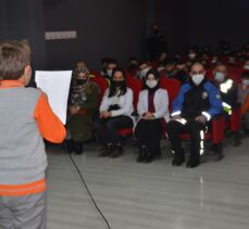 Yüksekova'da öğrenciler polisler için etkinlik düzenledi