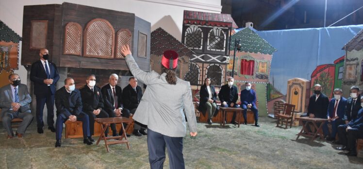 Adana'da lise öğrencileri “Kurtuluş Sokağı” adlı tiyatro oyununu sahneledi