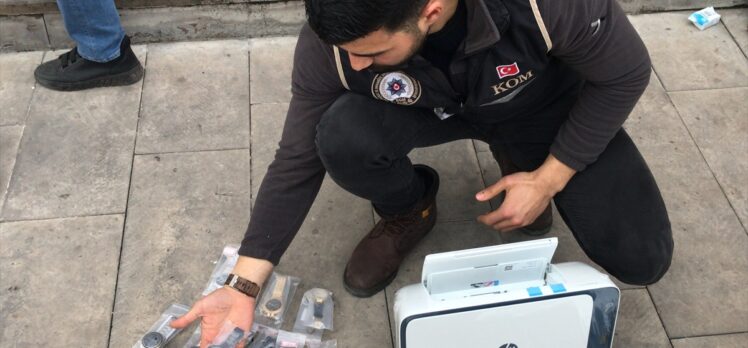 Adana'da yazıcılara gizlenmiş gümrük kaçağı 157 kol saati ele geçirildi