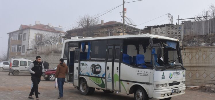 GÜNCELLEME – Afyonkarahisar'da yolcu midibüsü devrildi, 28 kişi yaralandı