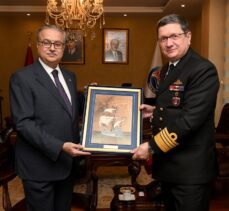 Deniz Kuvvetleri Komutanı Oramiral Özbal, Mersin Valisi Su'yu ziyaret etti