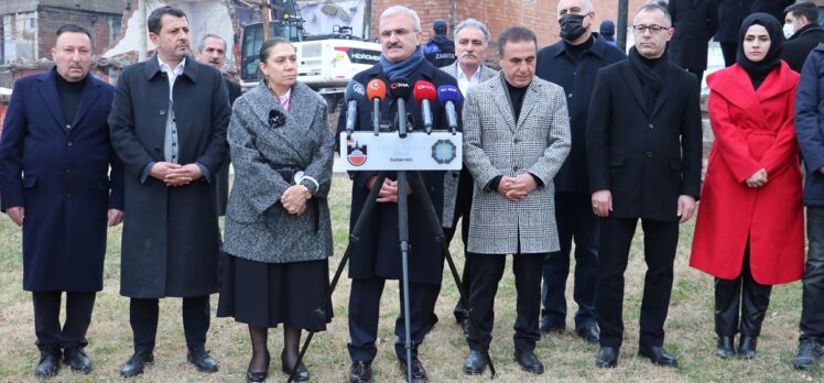 Diyarbakır surlarının çevresindeki kaçak yapılar yıkılıyor