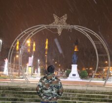Edirne'de öğlen başlayan kar yağışı etkisini sürdürüyor
