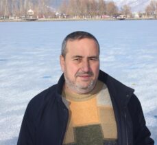 İzmir Bozdağ'daki Gölcük Gölü buz tuttu