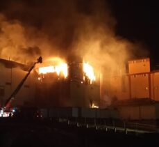 GÜNCELLEME 2 – Karaman'da bisküvi fabrikasında çıkan yangın kontrol altına alındı