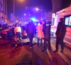 Kars'ta bahçe duvarına çarpan otomobildeki 4 kişi öldü, 1 çocuk ağır yaralandı
