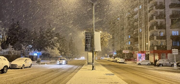 Kilis, Şanlıurfa ve Malatya'da karla mücadele çalışmaları devam ediyor