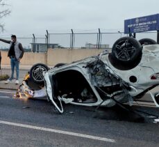 Maltepe'de takla atan otomobildeki 3 kişi yaralandı