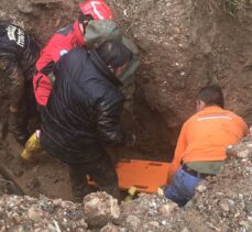 Muğla'da altyapı çalışmasında toprak altında kalan işçi yaralandı