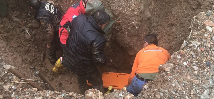 Muğla'da altyapı çalışmasında toprak altında kalan işçi yaralandı