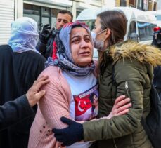 Van'da ailelerin HDP İl Başkanlığı önünde yaptığı eyleme bir aile daha katıldı