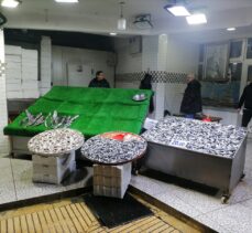 Zonguldak'ta fırtınada balıkçılar denize çıkamayınca balık fiyatları arttı
