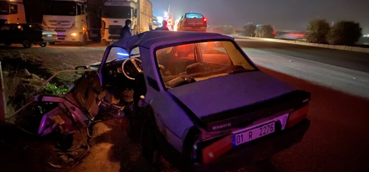 Adana'da iki otomobilin çarpışması sonucu 10 kişi yaralandı