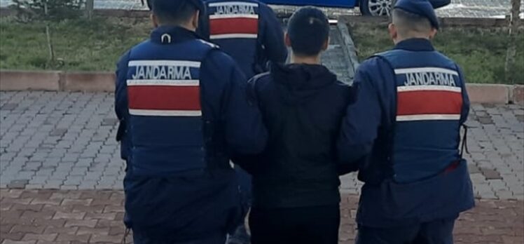 Aksaray'da 25 yıl kesinleşmiş hapis cezası olan cezaevi firarisi otobüste yakalandı