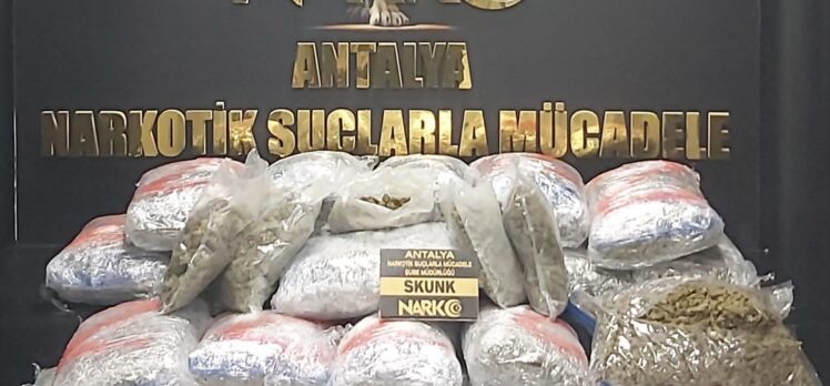 Antalya'da 48 kilo 500 gram sentetik uyuşturucu ele geçirildi