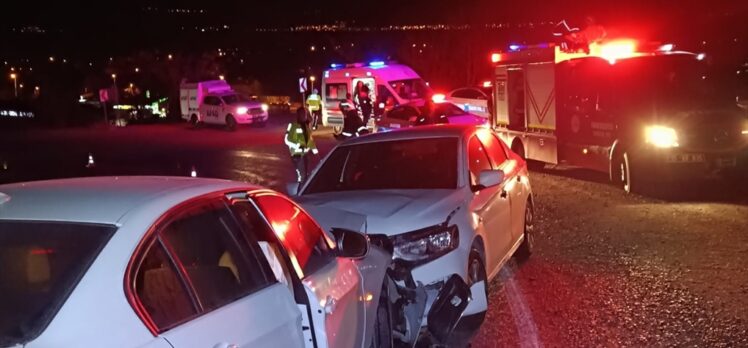 Burdur'daki trafik kazasında 6 kişi yaralandı