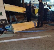 Bursa'da fabrika duvarına çarpan otomobildeki 2 kişi hayatını kaybetti
