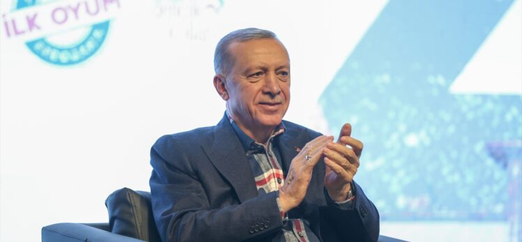 Cumhurbaşkanı Erdoğan “İlk Oyum AK Parti'ye İlk Oyum Erdoğan'a Programı”nda gençlerle buluştu: (1)