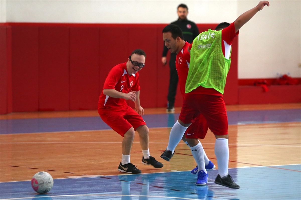 Down Sendromlular Futsal Milli Takımı'nın Gaziantep kampı başladı