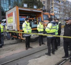 GÜNCELLEME 2- Kabataş-Bağcılar tramvayı raydan çıktı, 4 yolcu yaralandı