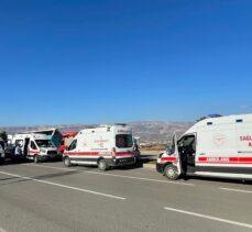 Kahramanmaraş'ta halk otobüsünün devrilmesi sonucu ilk belirlemelere göre 8 kişi yaralandı