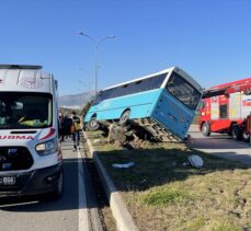 GÜNCELLEME – Kahramanmaraş'ta halk otobüsünün devrilmesi sonucu 12 kişi yaralandı