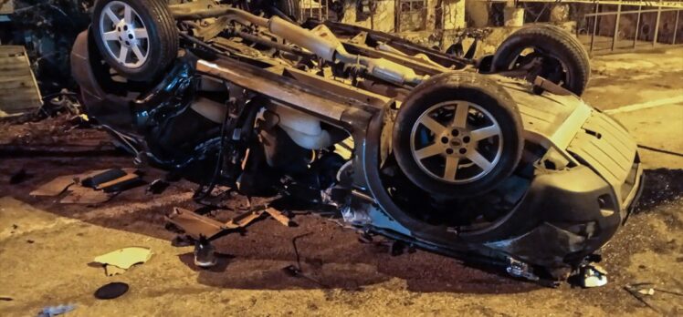 Konya'da bariyere çarpıp devrilen otomobildeki 2 kişi hayatını kaybetti