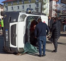 Konya'da öğrenci servisi ile otomobilin çarpışması sonucu 6 kişi yaralandı
